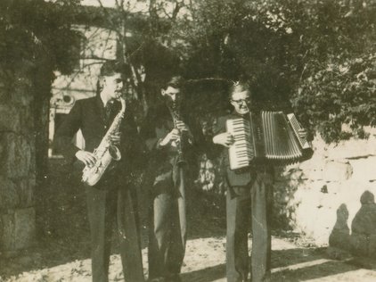 Espanel, groupe de musique, sur cette photo, de gauche à droite : Bécaïs Raoul, Champés Armand, Cuquel Roger Photo d'un groupe de musique