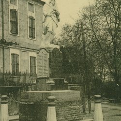 Monument aux morts Carte postale ancienne de la ville de Molières 82
