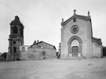 Jean-François Peiré © Inventaire général Région Occitanie, Vue d'ensemble de l'ancien clocher et de la façade principale (à l'est) de la nouvelle église paroissiale de la Nativité de Notre-Dame, prise de vue de 1987 Photo de l'église de Molières