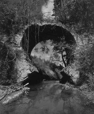 Pont dit «Romain », 1987, Jean-François Peiré © Inventaire général Région Occitanie, 1987 Photo du pont Romain