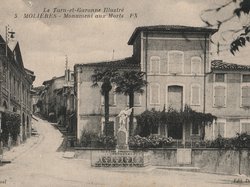 Place et Rue de la Mairie Carte postale ancienne de la ville de Molières 82