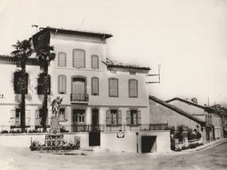 Carte postale de la mairie, expédition le 01-09-1959 Carte postale ancienne de la ville de Molières 82