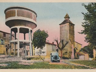 Tour de l’Horloge et château d’eau en haut de la ville Carte postale de la tour de l'horloge